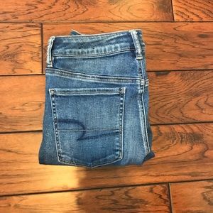 AEO light/ medium wash skinny jeans